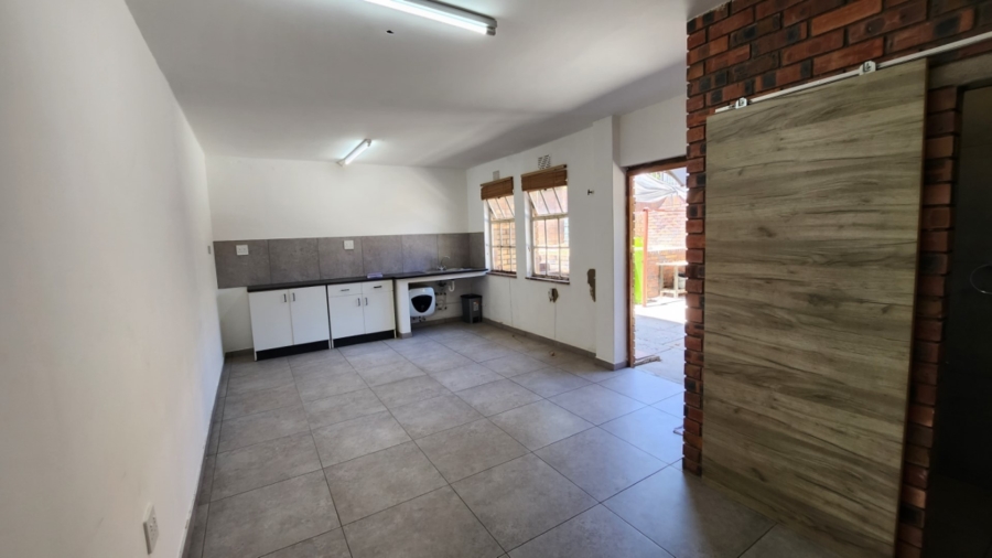 To Let 1 Bedroom Property for Rent in Oostersee Western Cape